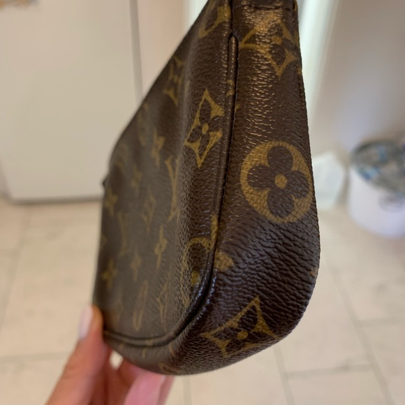 🔴SOLD🔴Louis Vuitton mini pochette✨ - Picture 2 of 8